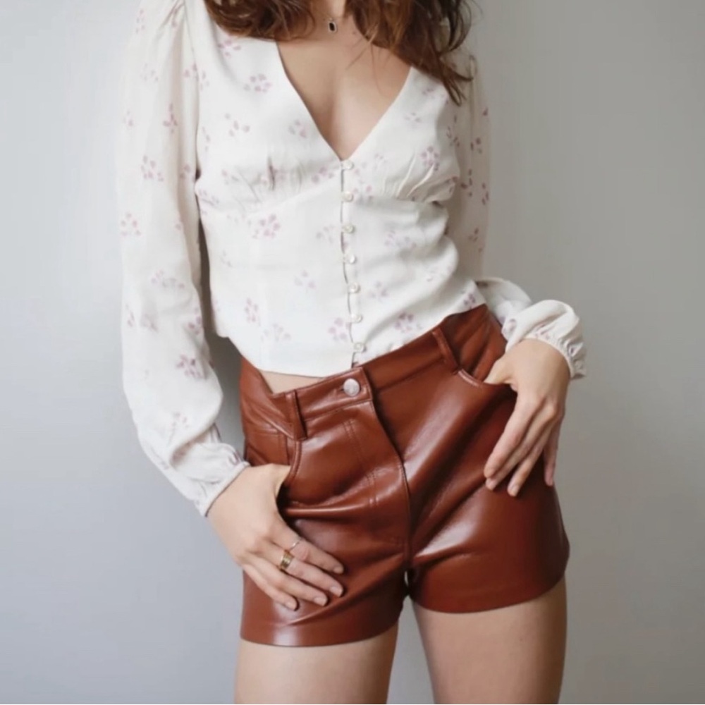 NWT Aritzia Wilfred The Melina Vegan Leather Shorts in Cognac Size 2